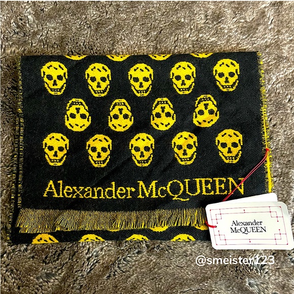 RARE Alexander McQueen black/Yellow Skull Scarf - Picture 2 of 6